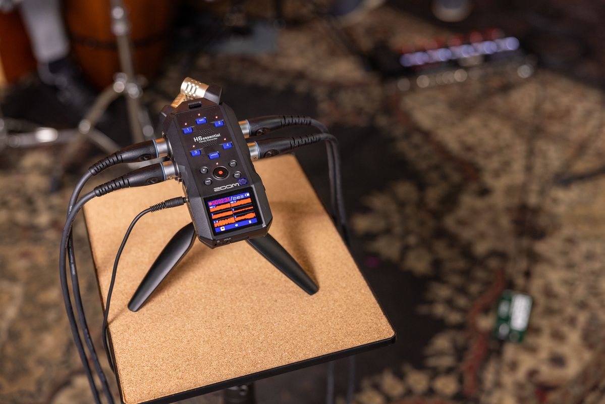 ZOOM H6 Essential - 6-track 32-bit float recorder with Dual A/D Converters