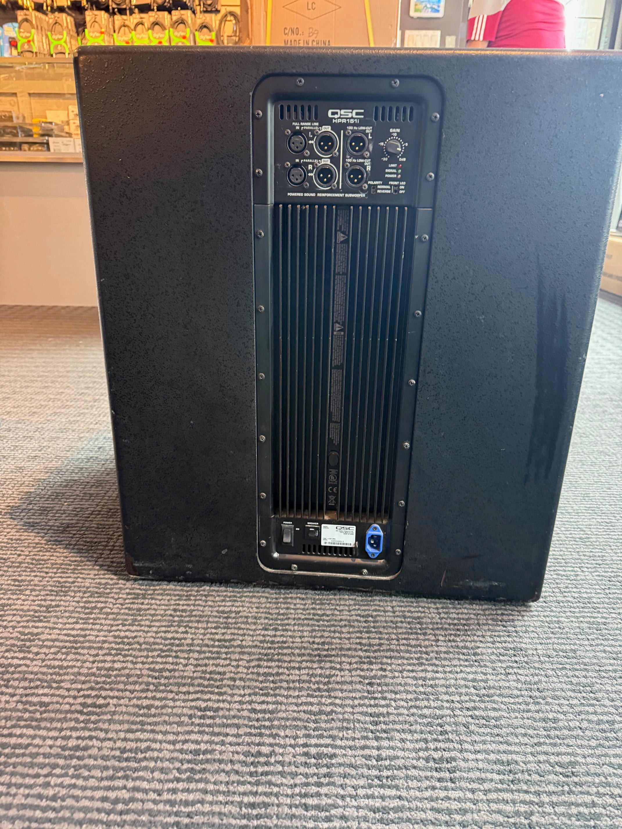 QSC HPR151i - 15'' Powered sub 134db peak  (Pre owned - clean - 90 days warranty)