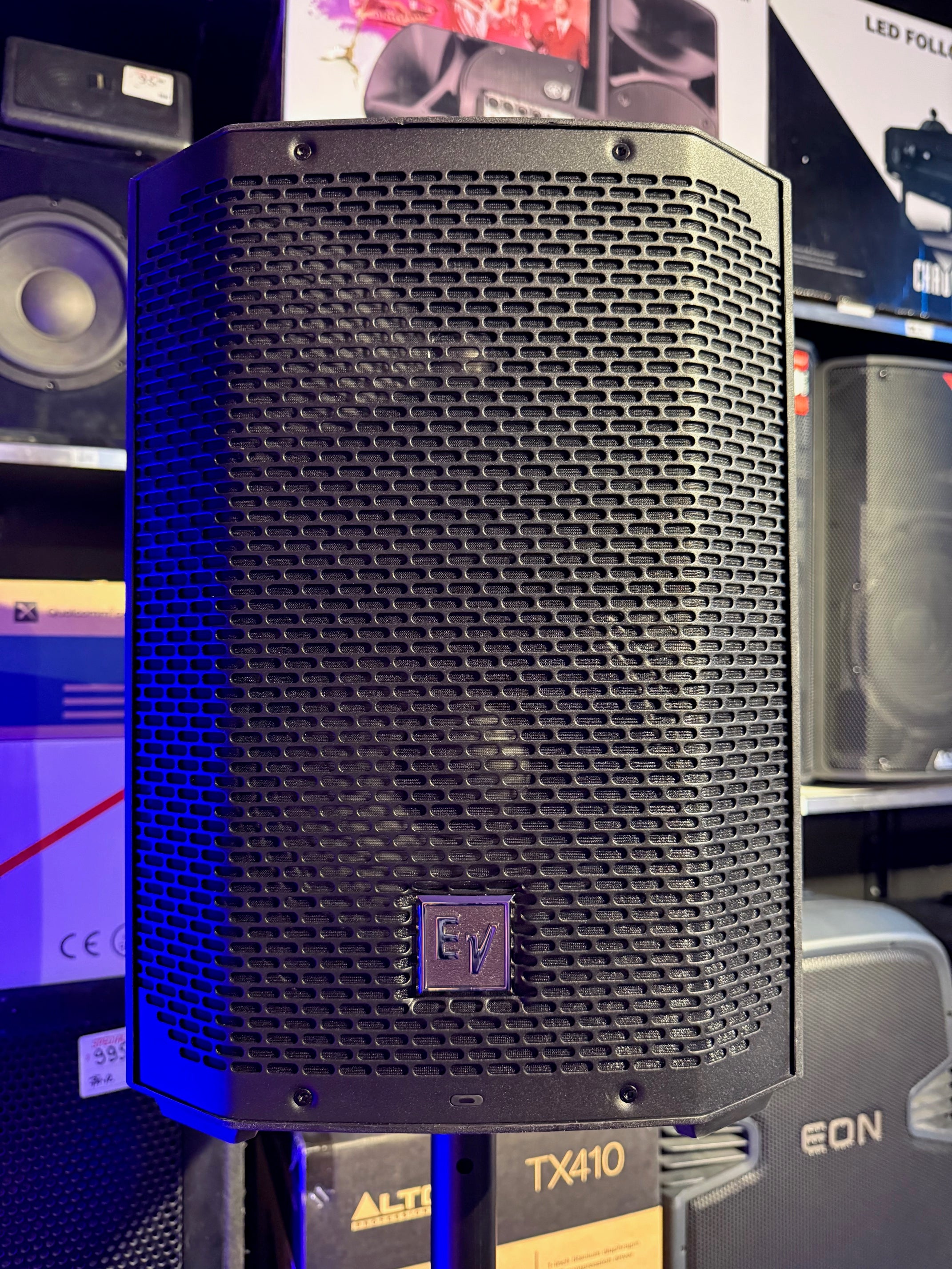 ELECTRO-VOICE EVERSE8 (2 available - Pre owned - clean - with covers -3 months warranty) Weatherized battery-powered loudspeaker with Bluetooth