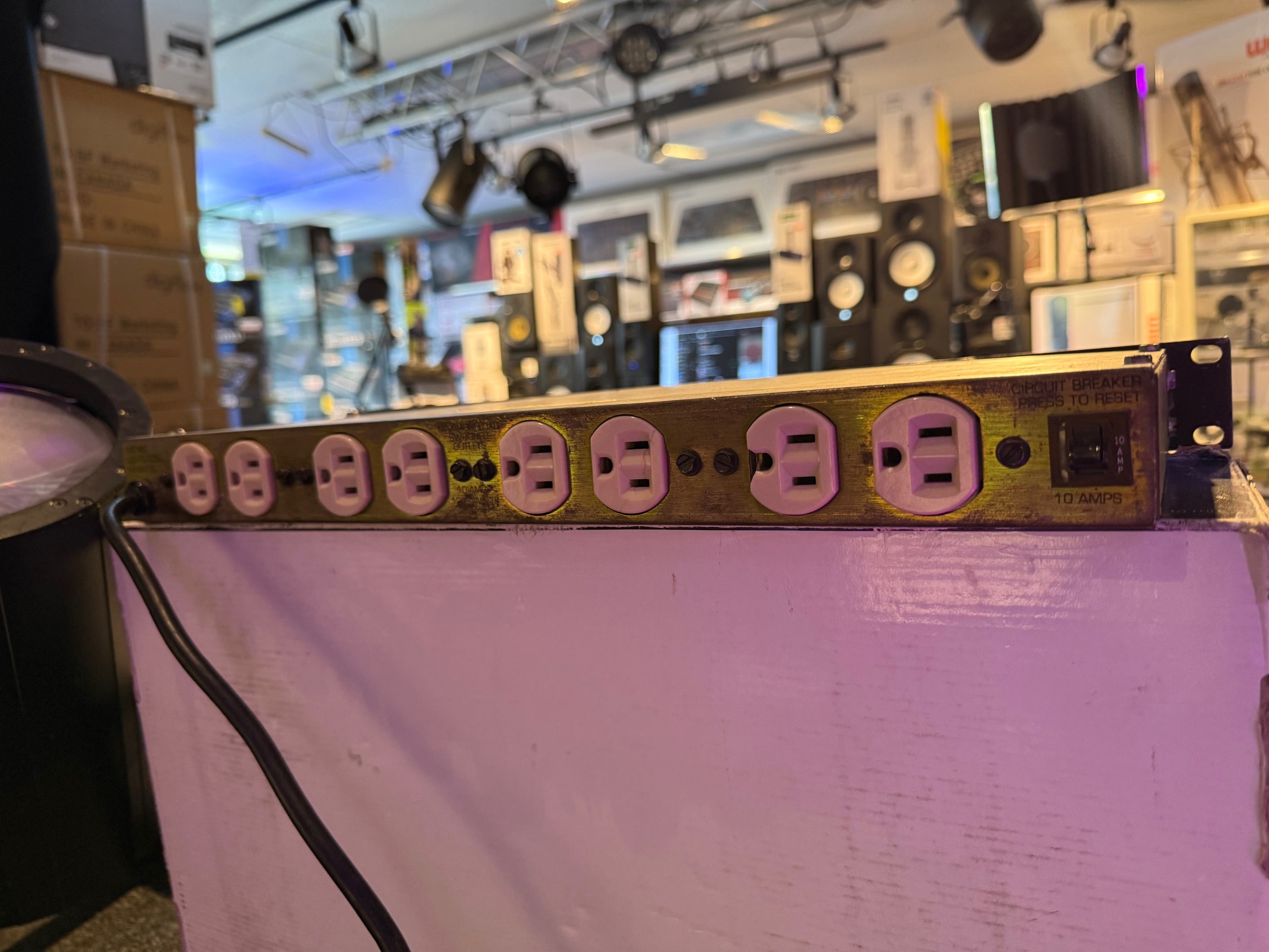 FURMAN PL-8 (USED) Power Conditioner and Light Module