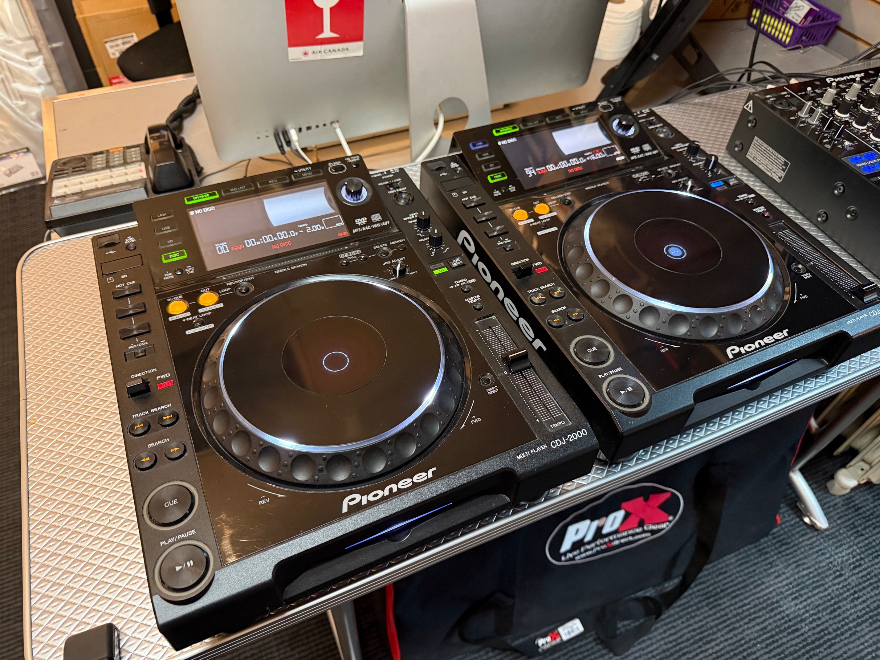 Pioneer KIT (2) CDJ-2000 (1) DJM-850 (Pre owned - very clean - 30 days warranty)