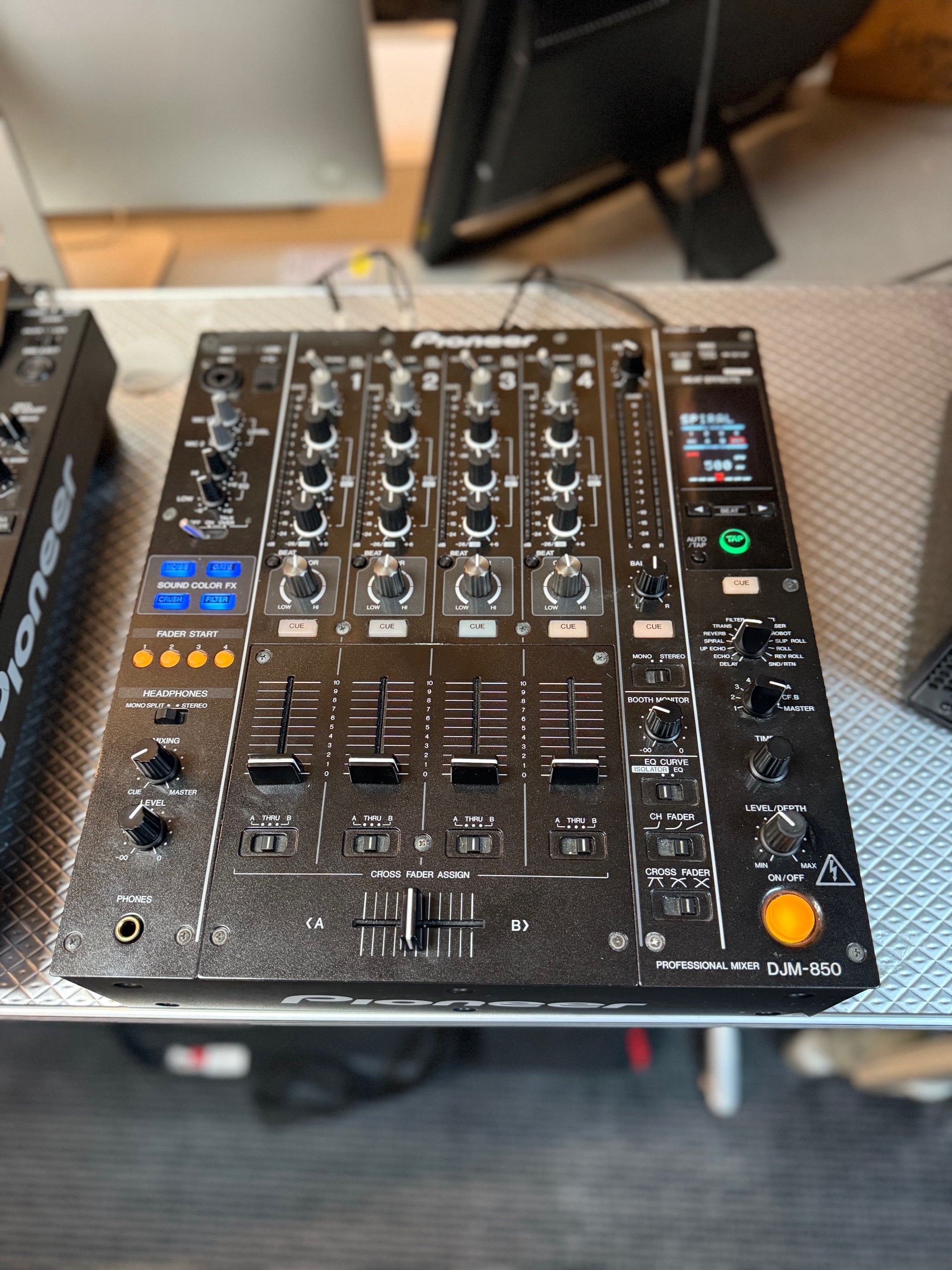 Pioneer KIT (2) CDJ-2000 (1) DJM-850 (Pre owned - very clean - 30 days warranty)