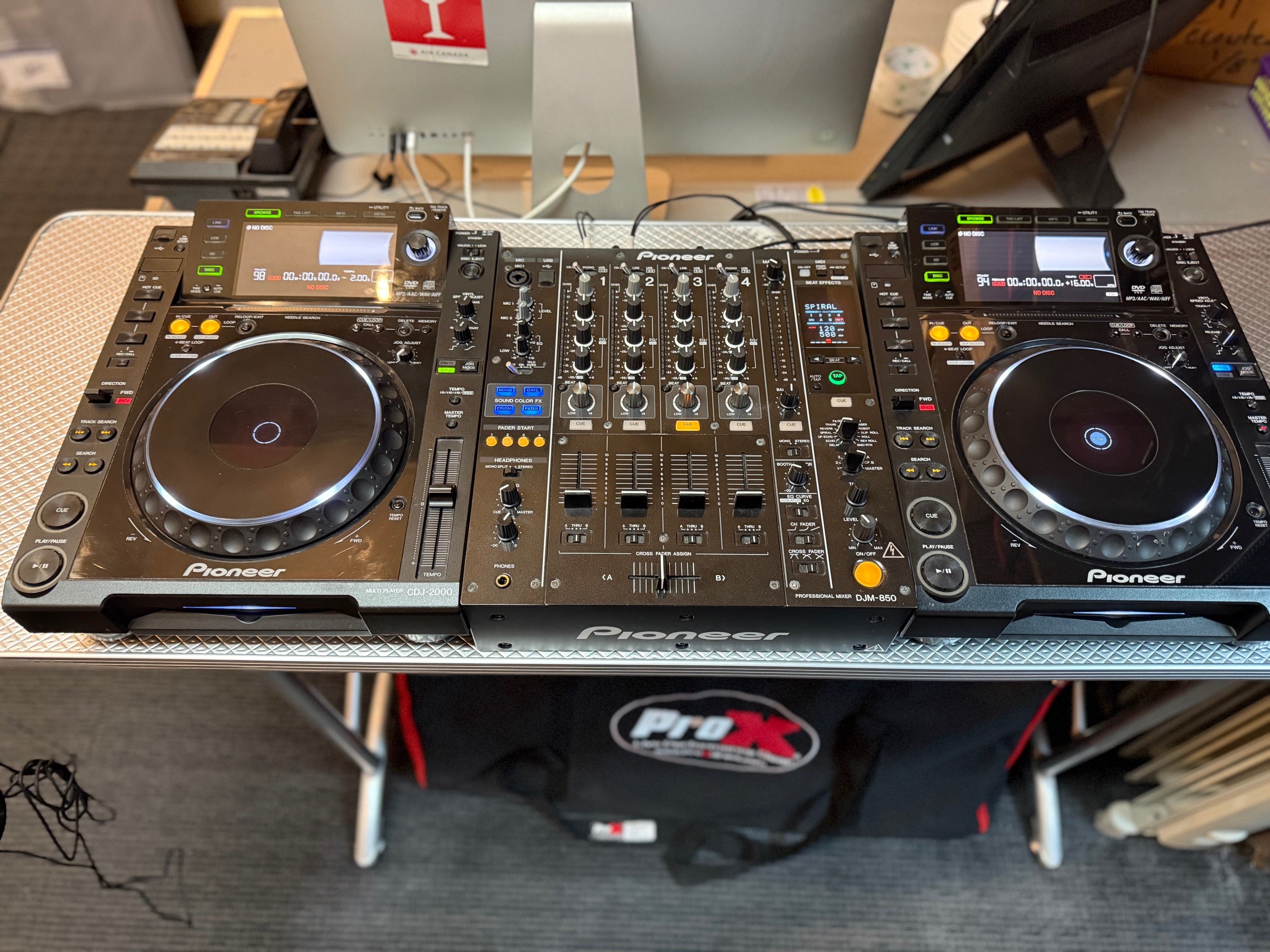 Pioneer KIT (2) CDJ-2000 (1) DJM-850 (Pre owned - very clean - 30 days warranty)