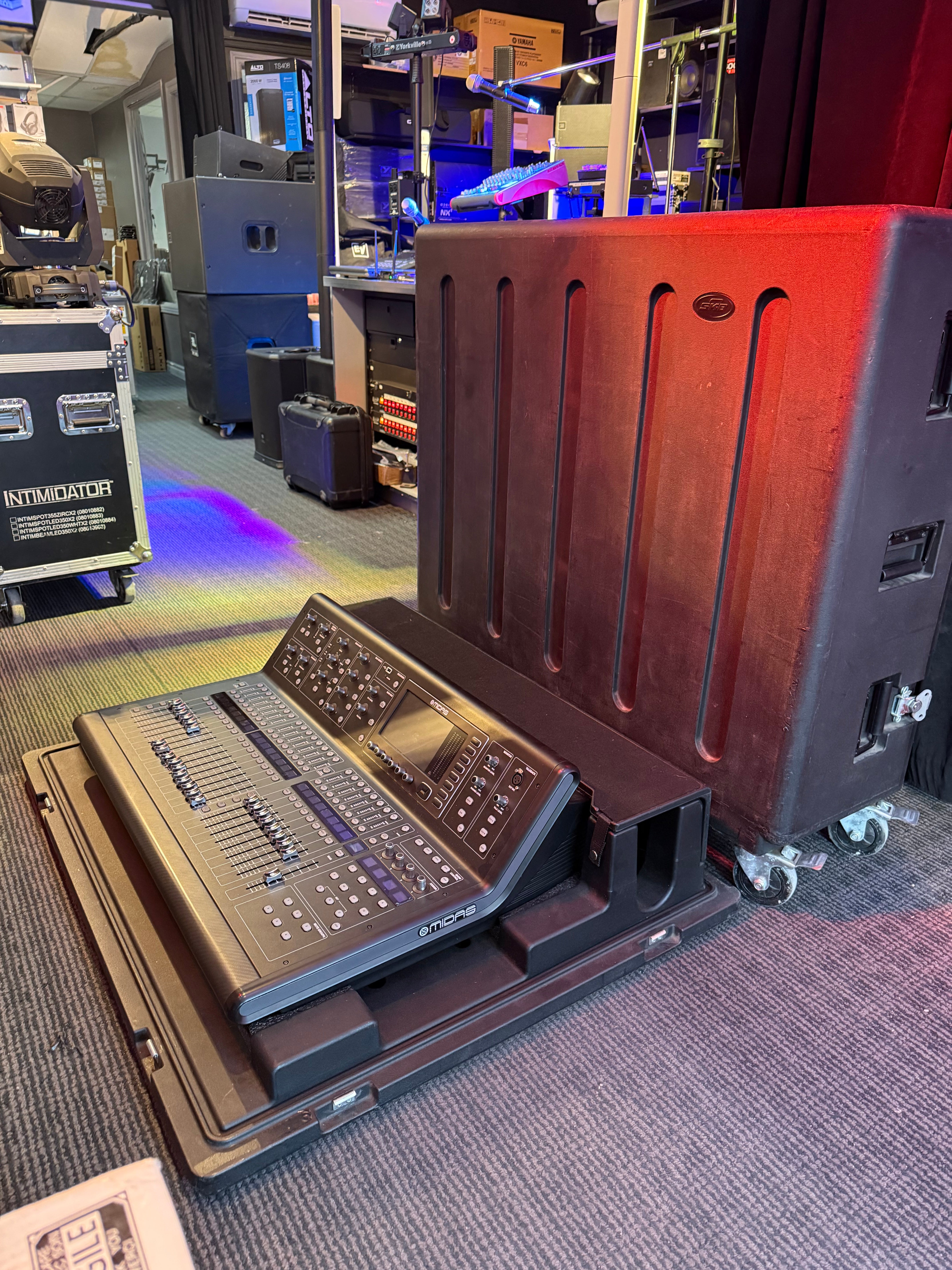 Midas M32 LIVE + DL 32 + 2 GATOR CASE (Pre owned - super clean - 30 days warranty) 40-Channel Digital Console