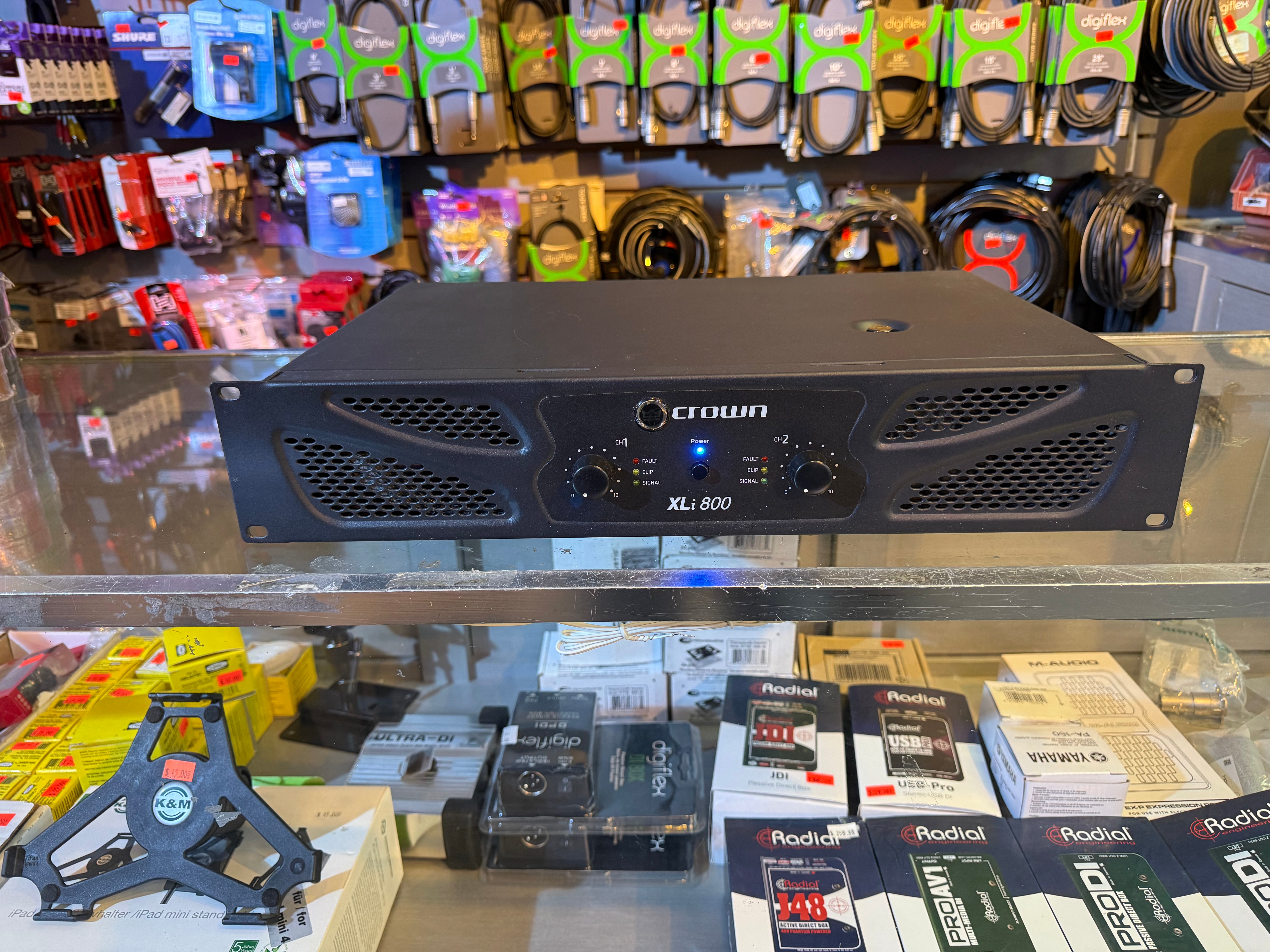 CROWN XLI 800 (Pre owned - Mint condition - 30 days warranty) Amplifier 2 X 300 WATT 4 OHM