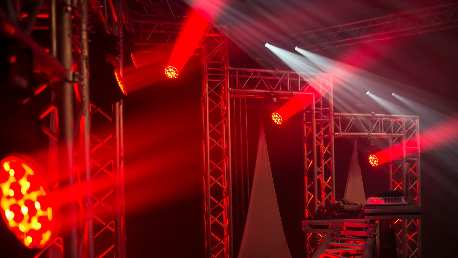 CHAUVET INTIMWASHZOOM450-IRC Led wash moving head - Chauvet DJ INTIMIDATOR WASH ZOOM 450 IRC Feature-Packed Compact Moving Head Wash Fitted With 15 W Quad-Color RGBW LEDs