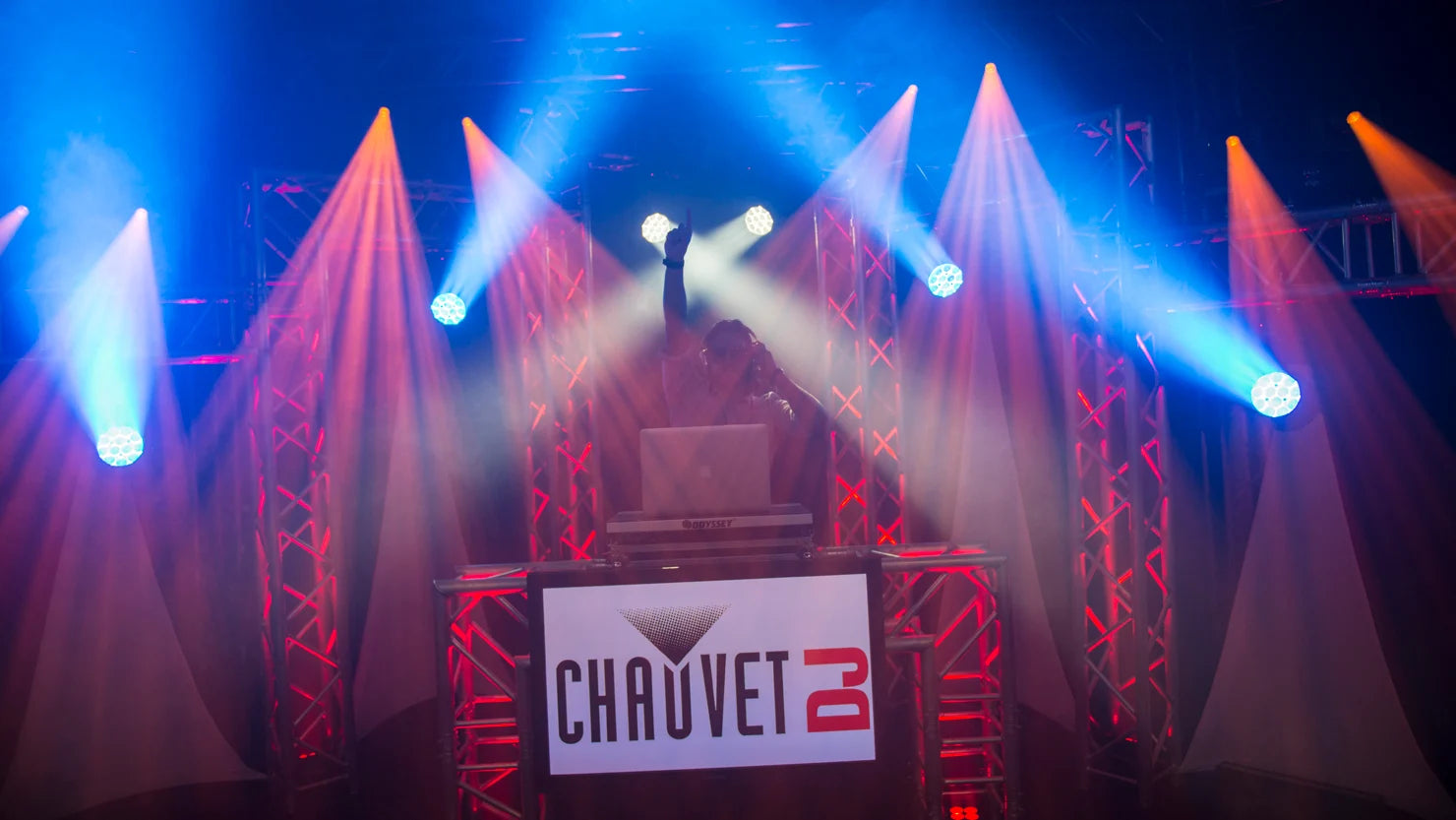 CHAUVET INTIMWASHZOOM450-IRC Led wash moving head - Chauvet DJ INTIMIDATOR WASH ZOOM 450 IRC Feature-Packed Compact Moving Head Wash Fitted With 15 W Quad-Color RGBW LEDs