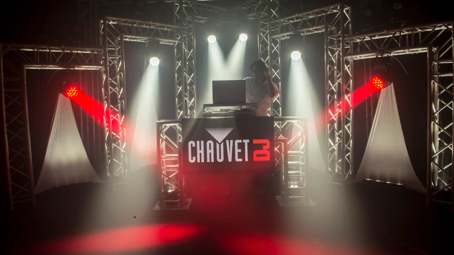 CHAUVET INTIMWASHZOOM450-IRC Led wash moving head - Chauvet DJ INTIMIDATOR WASH ZOOM 450 IRC Feature-Packed Compact Moving Head Wash Fitted With 15 W Quad-Color RGBW LEDs