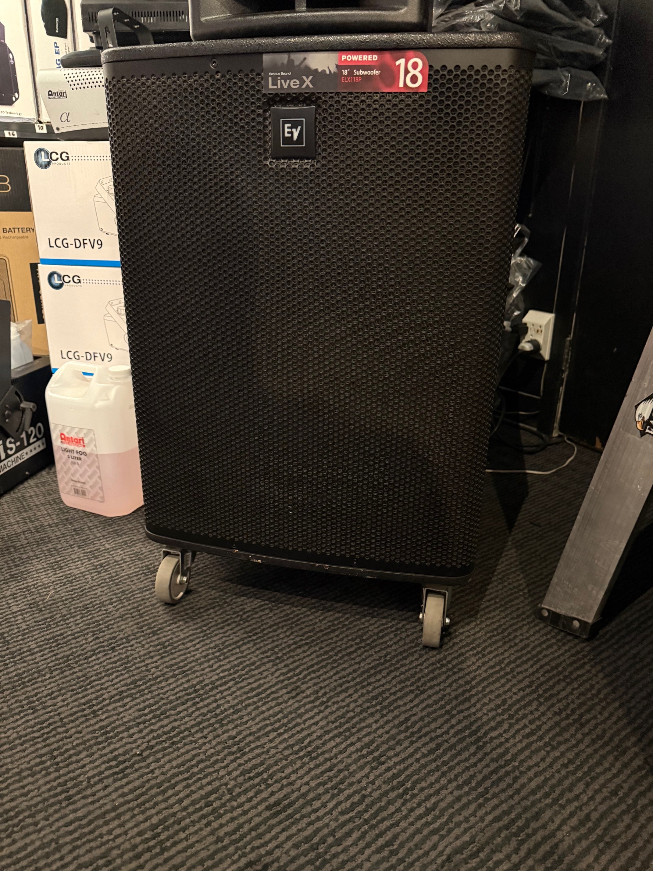 ELECTRO-VOICE ELX-118P (Pre owned - very clean with cover) Powered 18-inch subwoofer