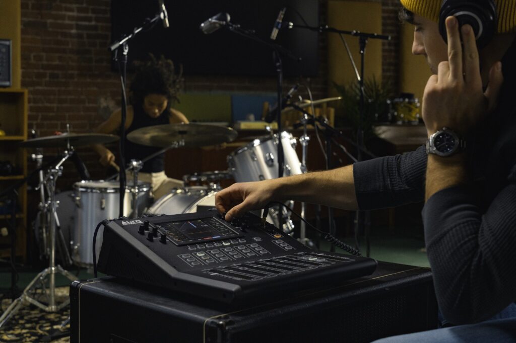 ALTO TDM16 - 16 x 12 compact mixer