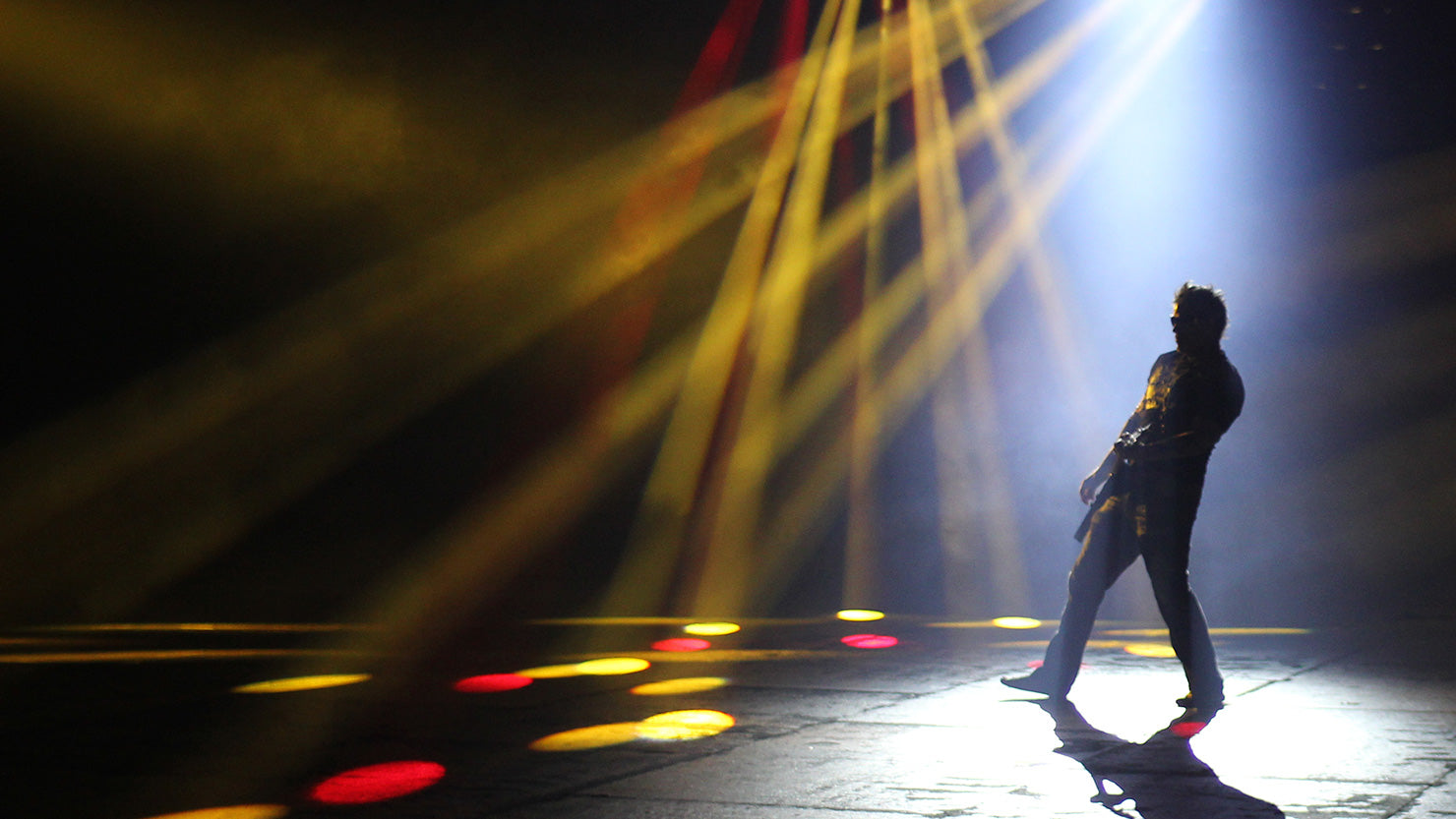 CHAUVET H1800FLEX Fog Machine - Chauvet DJ HURRICANE H1800 Flex Compact Water-Based Fog Machine Offers A Manually Adjustable Output Angle Of 180°