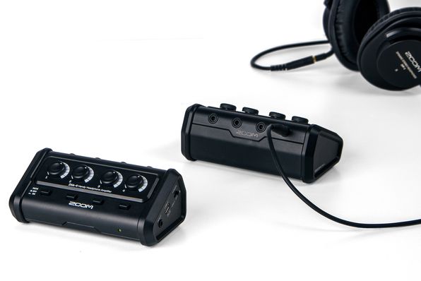 Zoom ZHA-4 Handy battery Headphone Amplifier