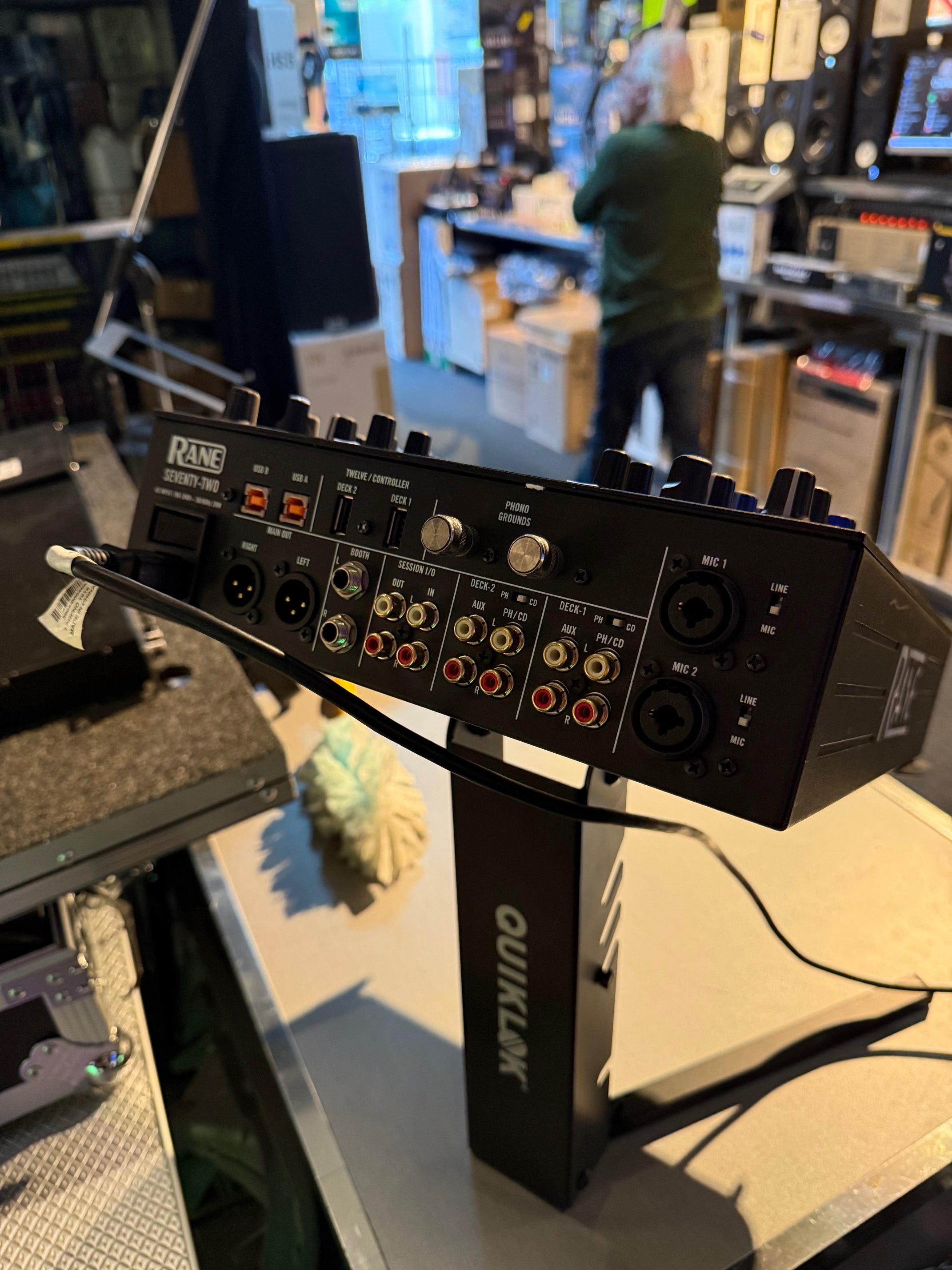 RANE SEVENTY-TWO (Pre owned - very clean - with decksaver & pelican case - 90 days warranty)
