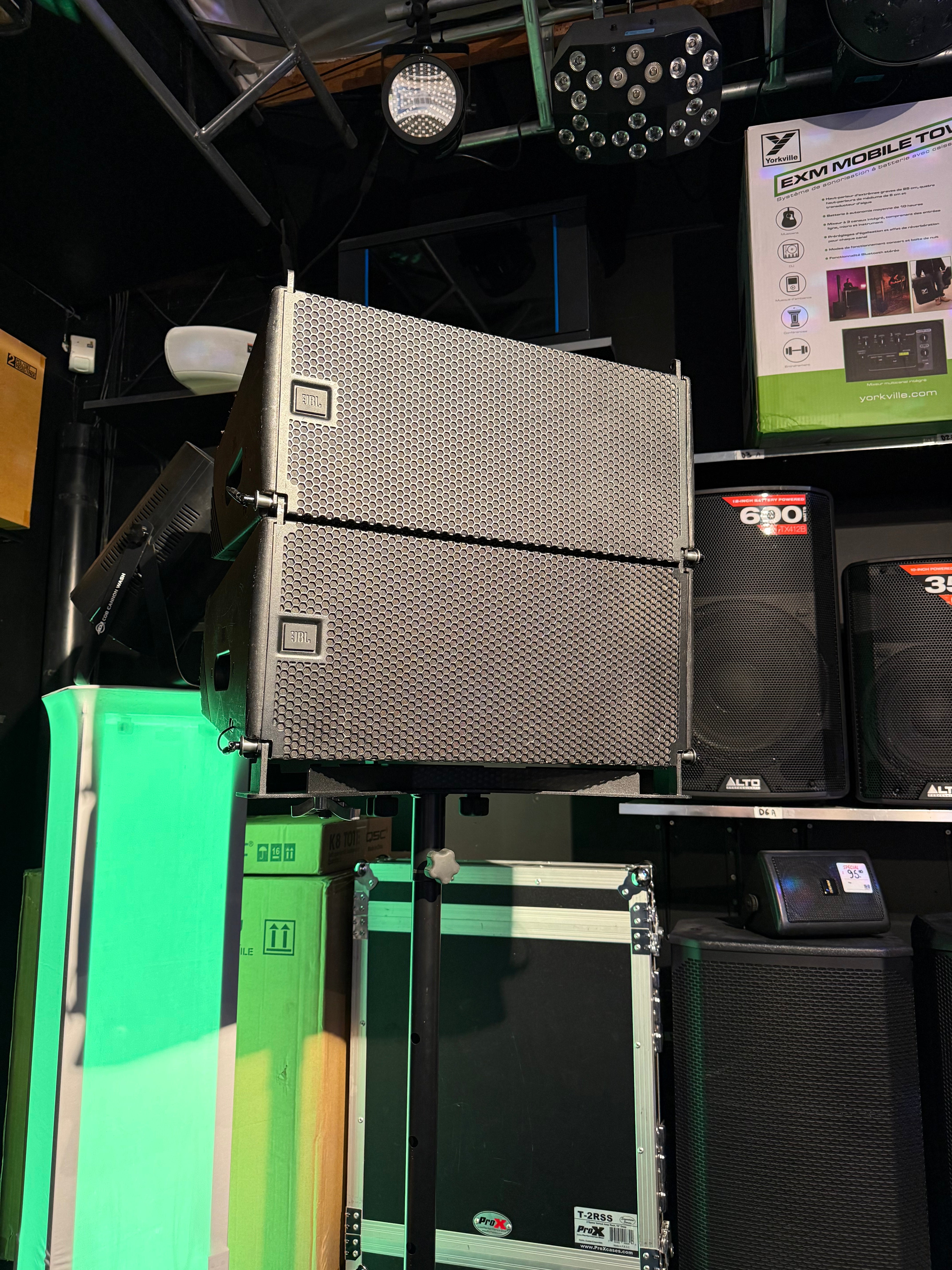 JBL SRX906LA (Pre owned - the pair with SRX906 BASE PLATE - 3 months warranty -  2 pairs available) Dual 6.5-inch Powered Line Array Loudspeaker