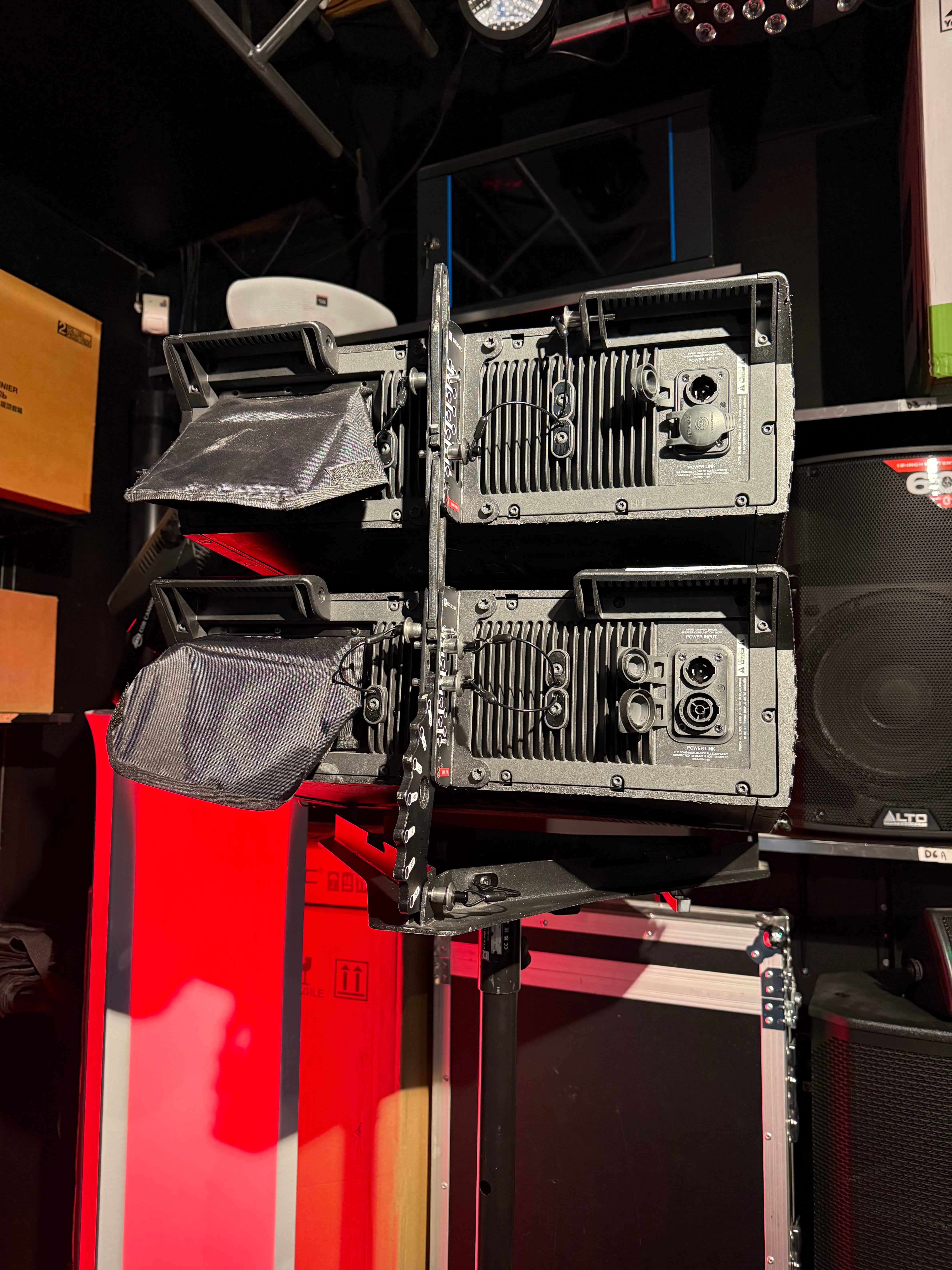 JBL SRX906LA (Pre owned - the pair with SRX906 BASE PLATE - 3 months warranty -  2 pairs available) Dual 6.5-inch Powered Line Array Loudspeaker