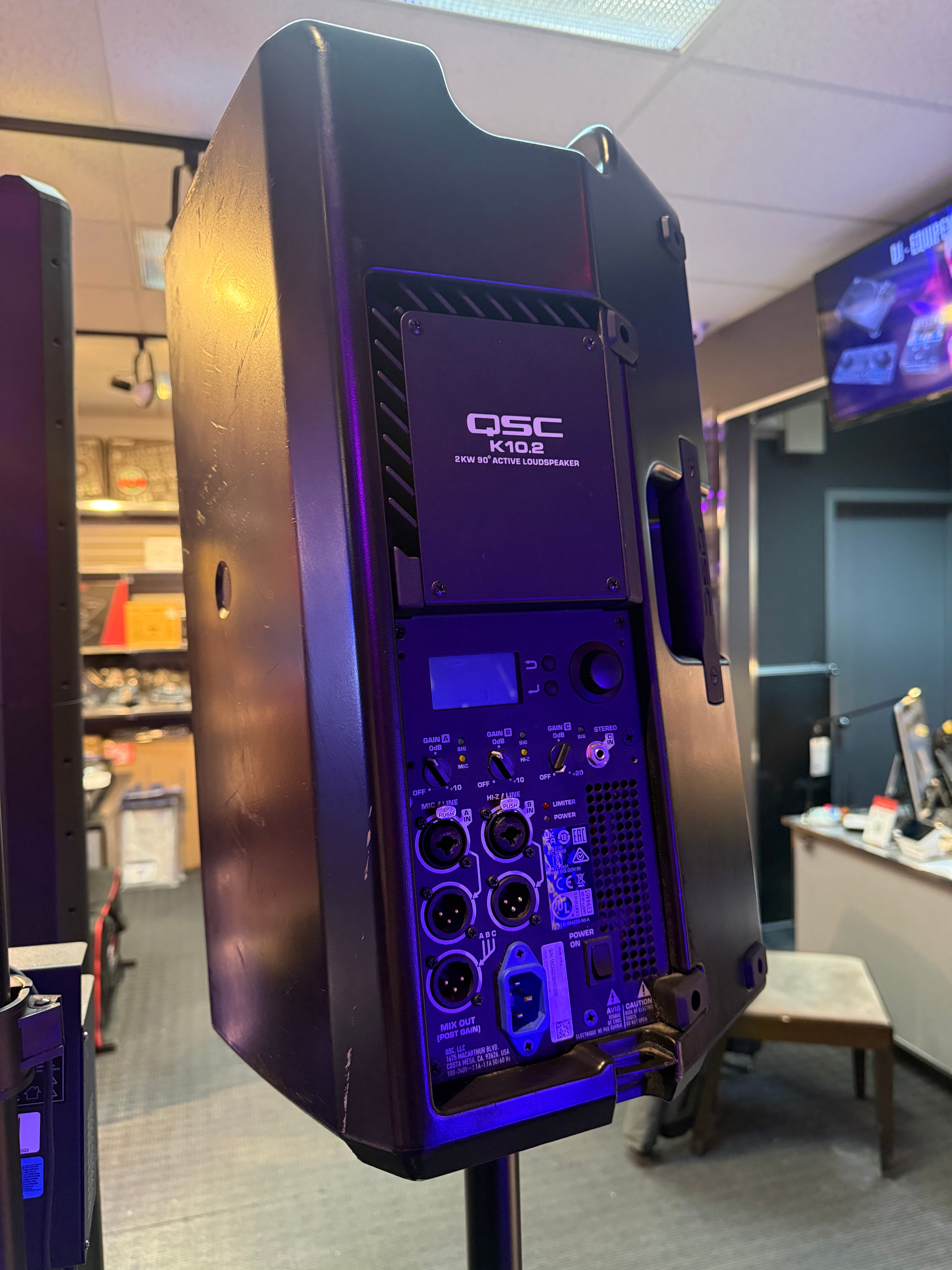 QSC K10.2 (Pre owned - clean - 3 months warranty)  Powered 10'' 2000 WATT