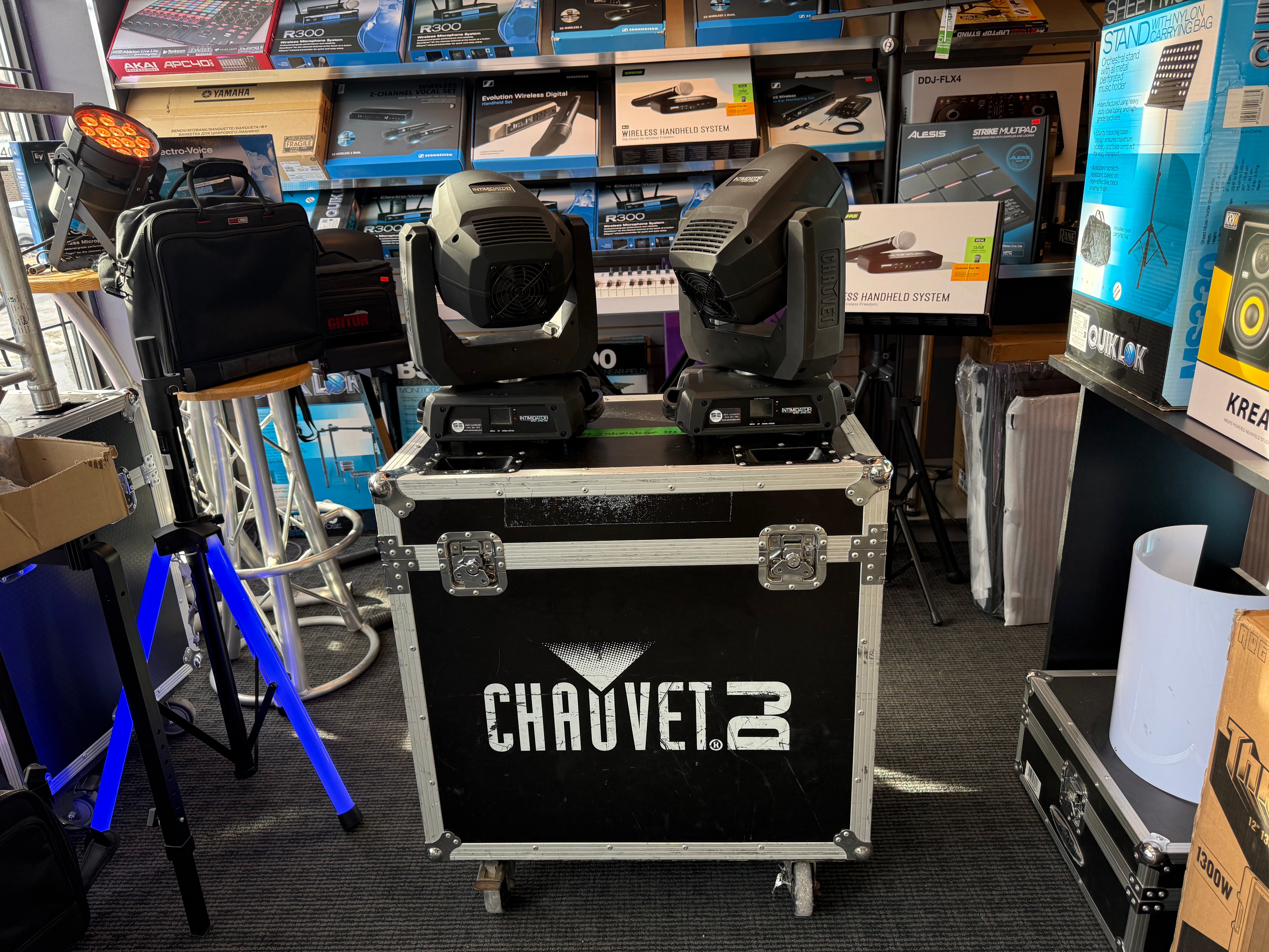 CHAUVET INTIMSPOT375Z-IRC SET (THE PAIR WITH CASE) - 4 SETS AVAILABLE - (Pre owned - excellent condition - 3 months warranty)