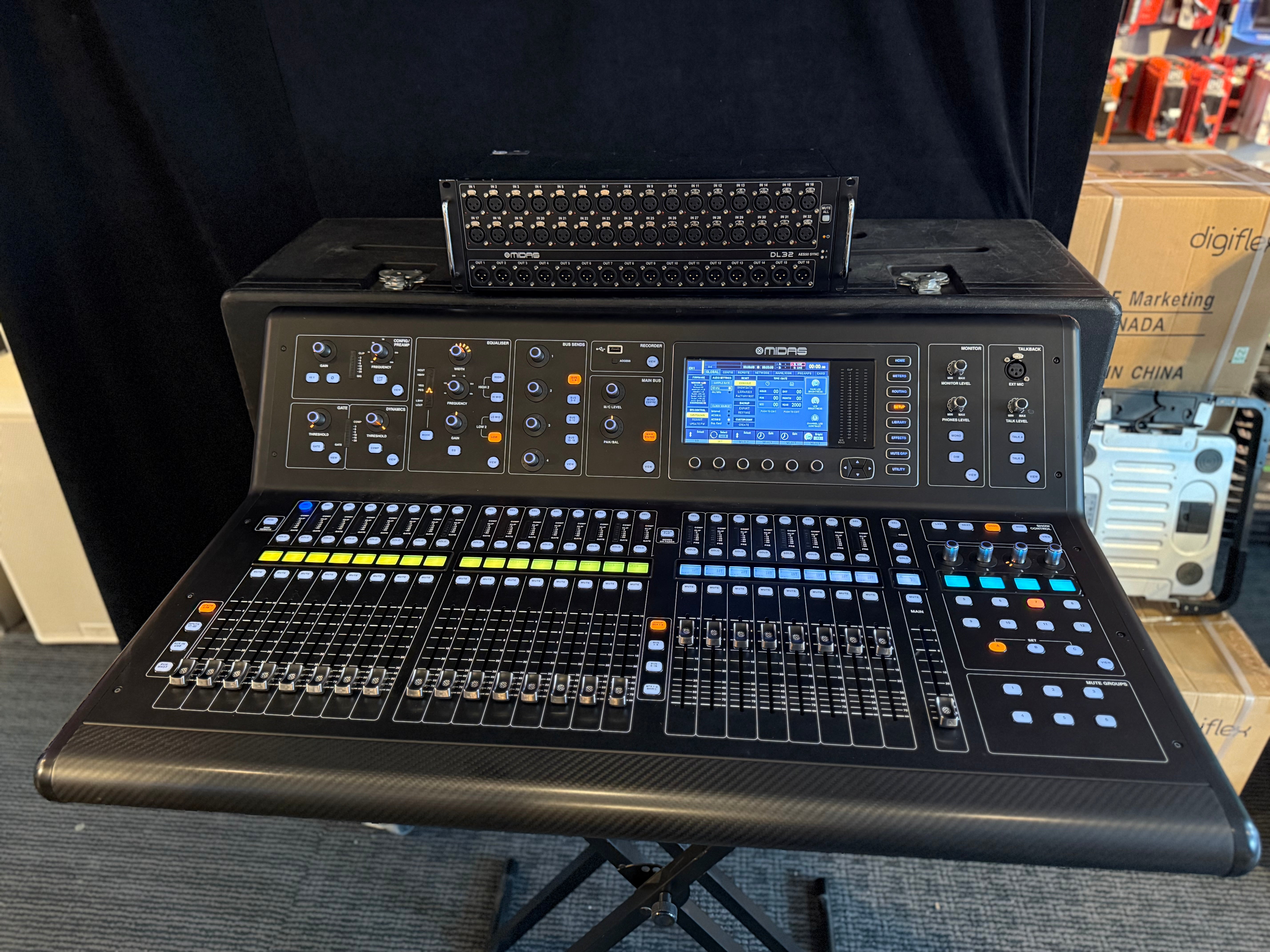 Midas M32 LIVE + DL 32 + 2 GATOR CASE (Pre owned - super clean - 30 days warranty) 40-Channel Digital Console