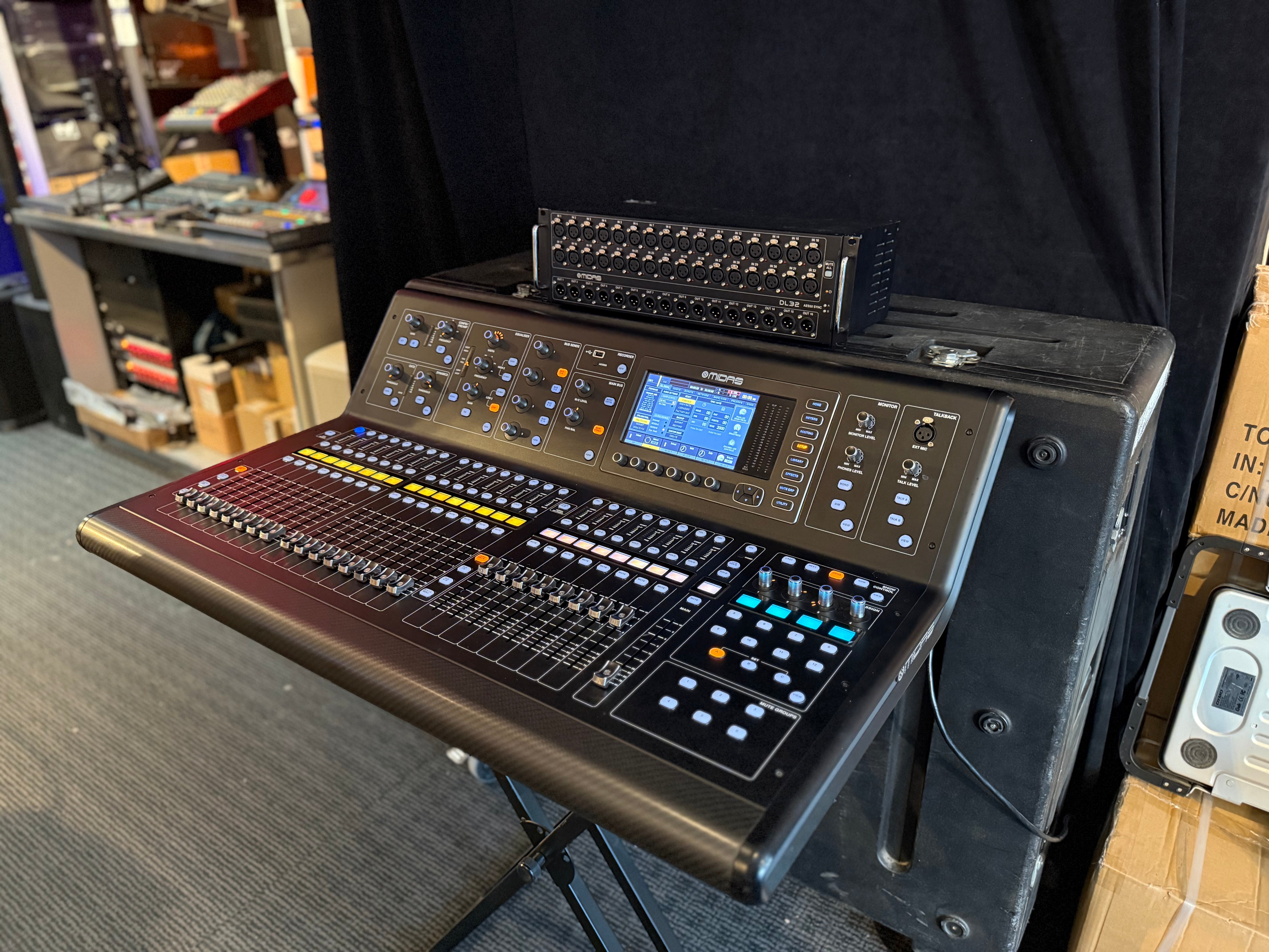 Midas M32 LIVE + DL 32 + 2 GATOR CASE (Pre owned - super clean - 30 days warranty) 40-Channel Digital Console