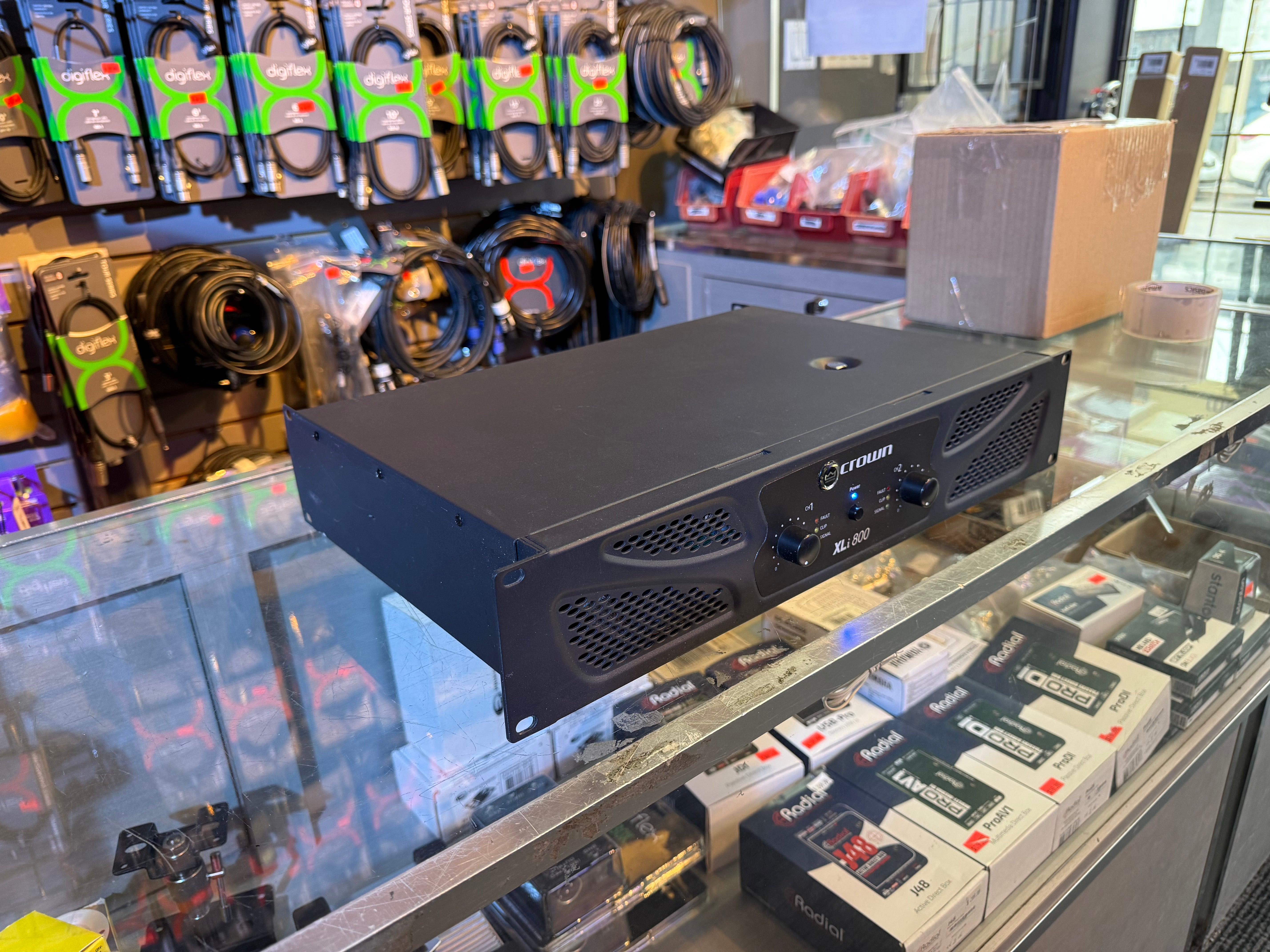 CROWN XLI 800 (Pre owned - Mint condition - 30 days warranty) Amplifier 2 X 300 WATT 4 OHM