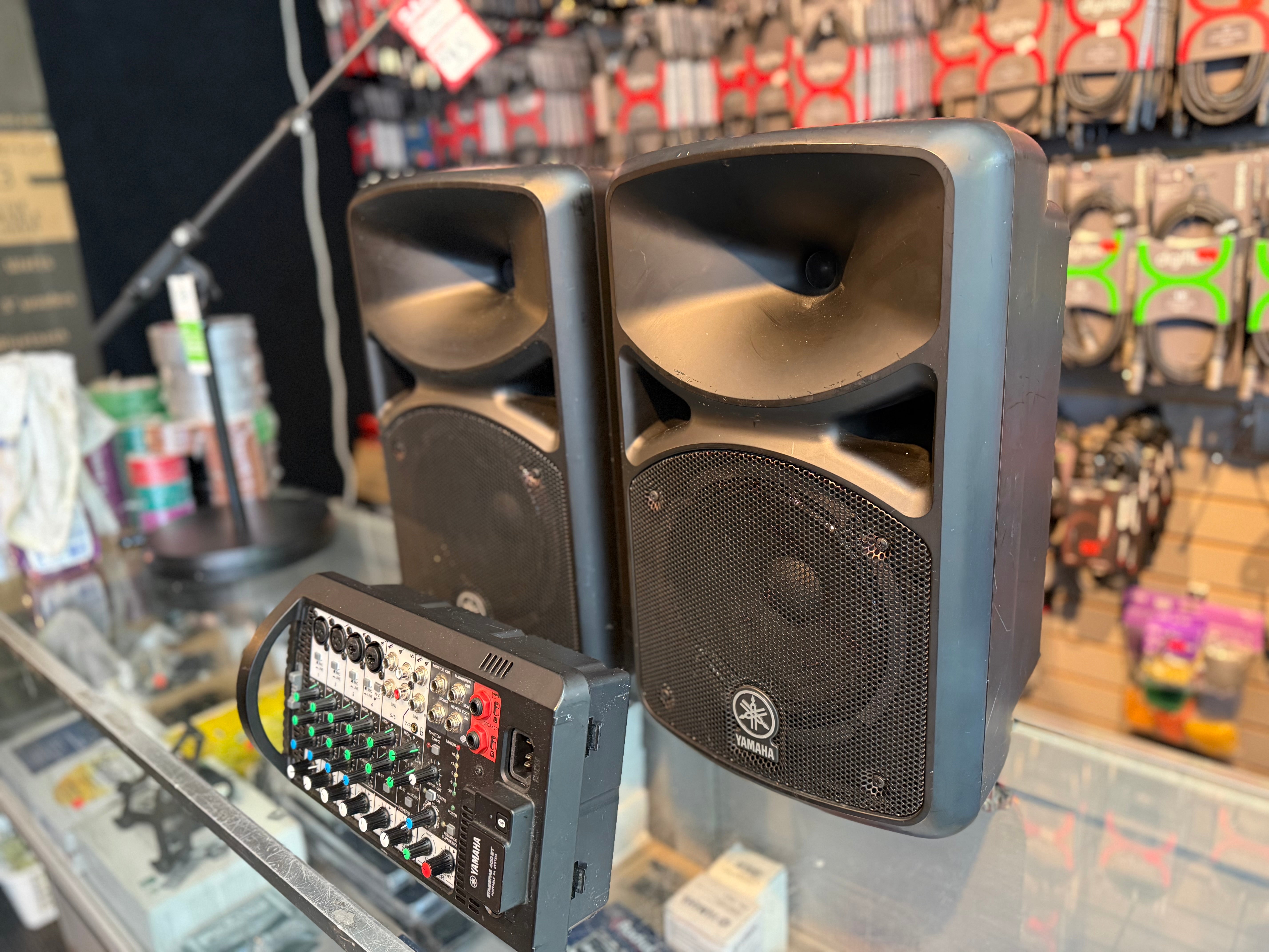 YAMAHA STAGEPAS 400BT (Pre owned - super clean - 30 days warranty)  Portable system 400 watt BLUETOOTH (Copie)