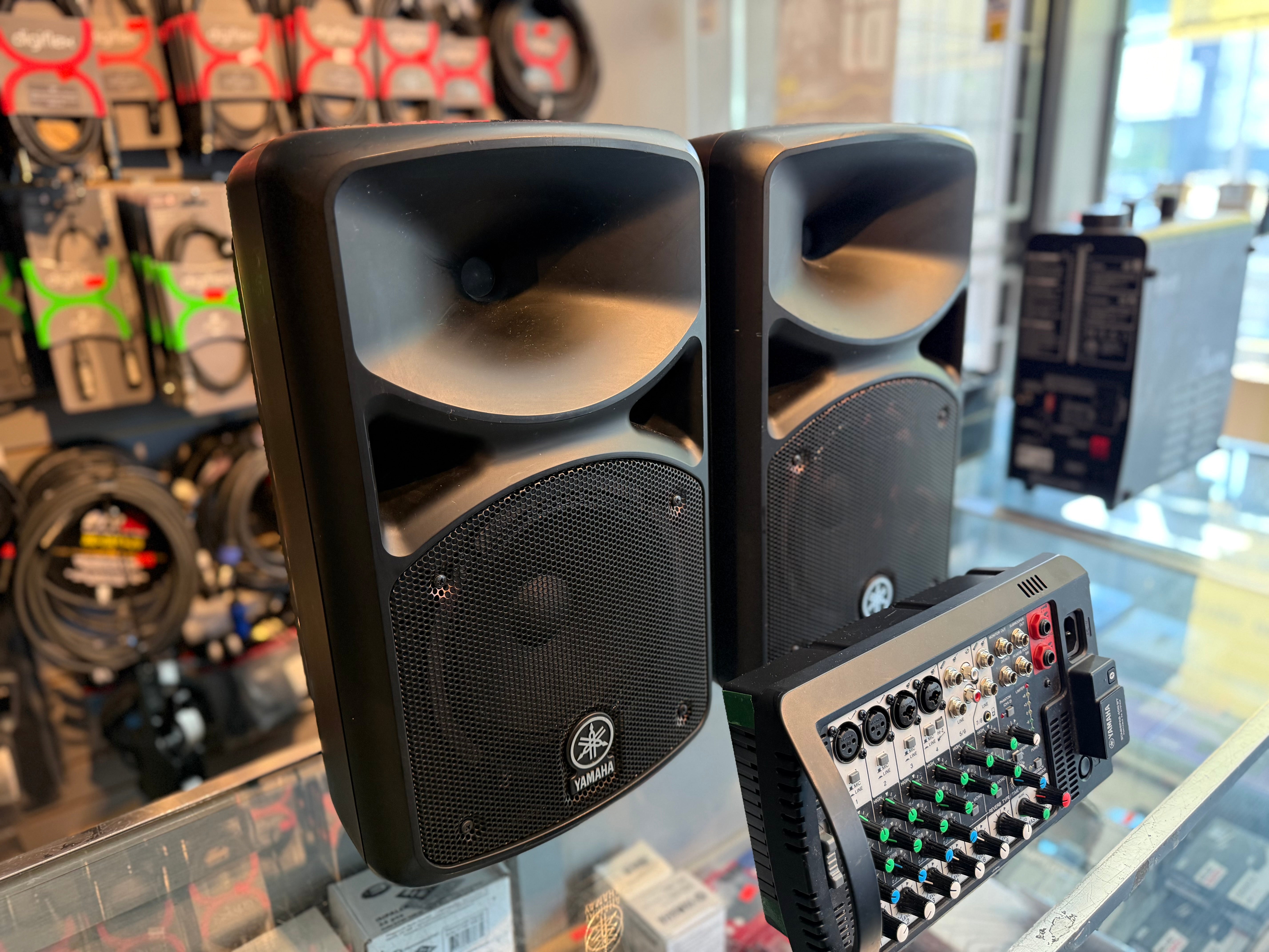 YAMAHA STAGEPAS 400BT (Pre owned - super clean - 30 days warranty)  Portable system 400 watt BLUETOOTH (Copie)