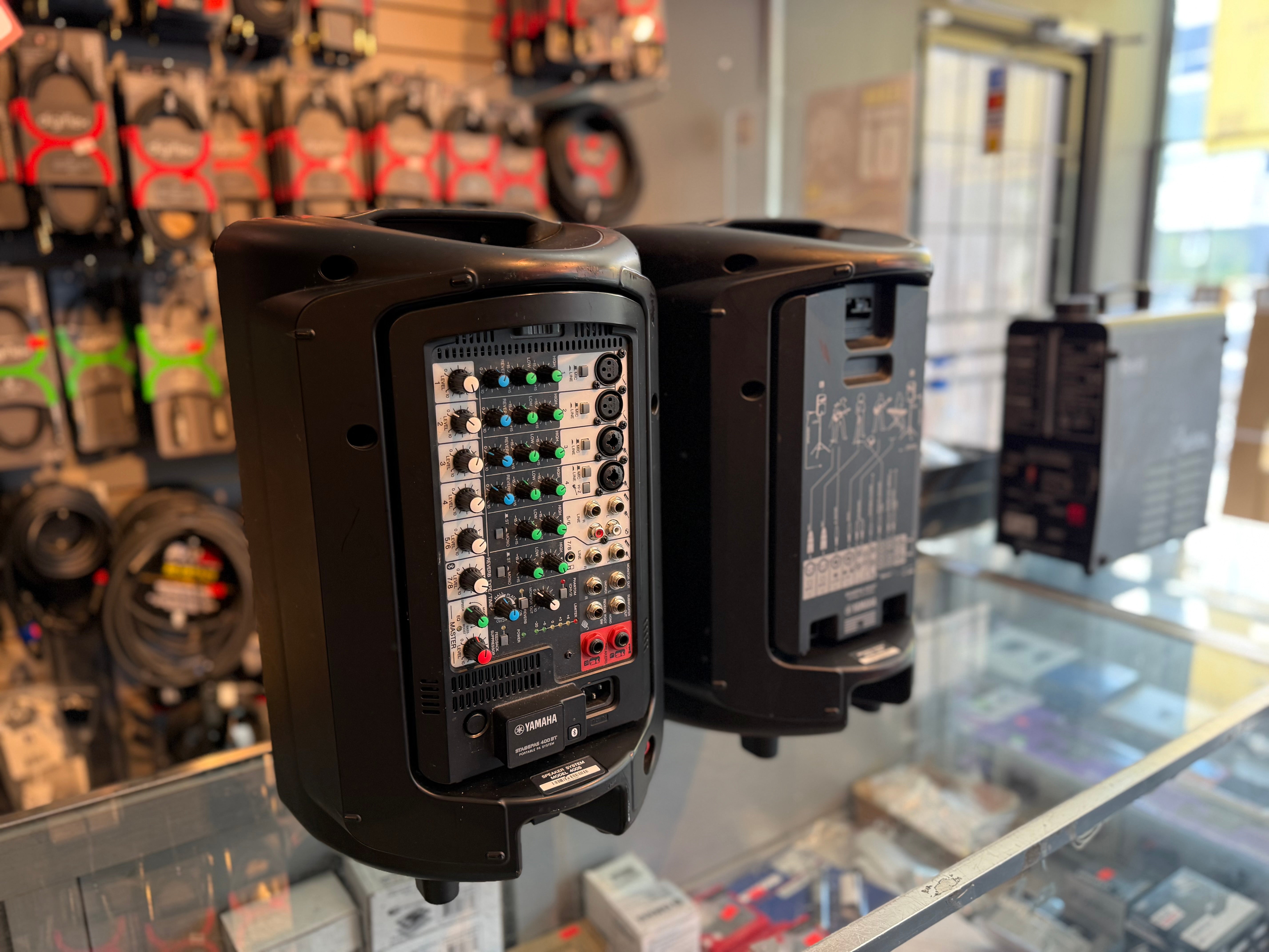 YAMAHA STAGEPAS 400BT (Pre owned - super clean - 30 days warranty)  Portable system 400 watt BLUETOOTH (Copie)