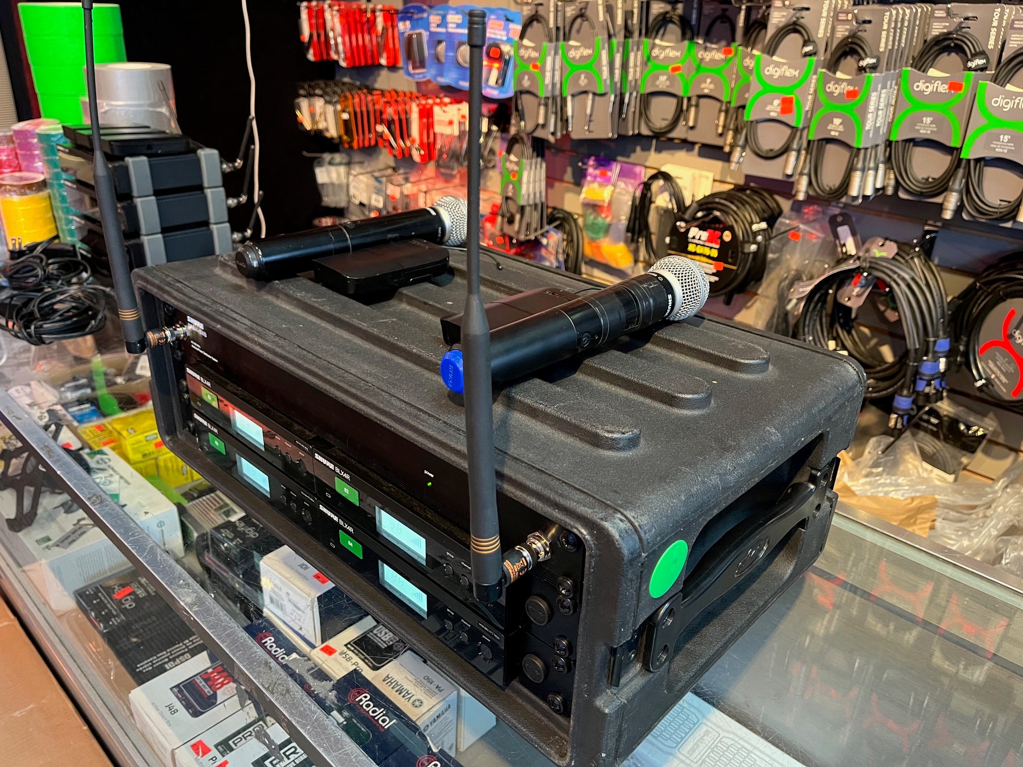 SHURE BLXR TOURING KIT (4) BLXR receiver *2 H9*  *2 H10* (2) BLX1 belt pack (2) BLX1 SM58 (1) UA44 distro (1) SKB case (1) PRO back panel DIGIFLEX