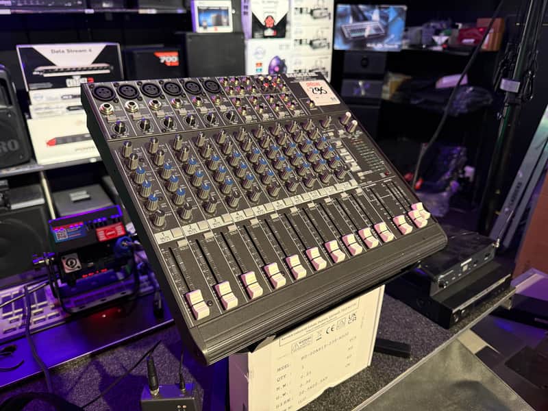 Mackie 1402VLZPRO (Made in USA - Super clean - 30 days warranty) 14-Channel Mic / Line Mixer