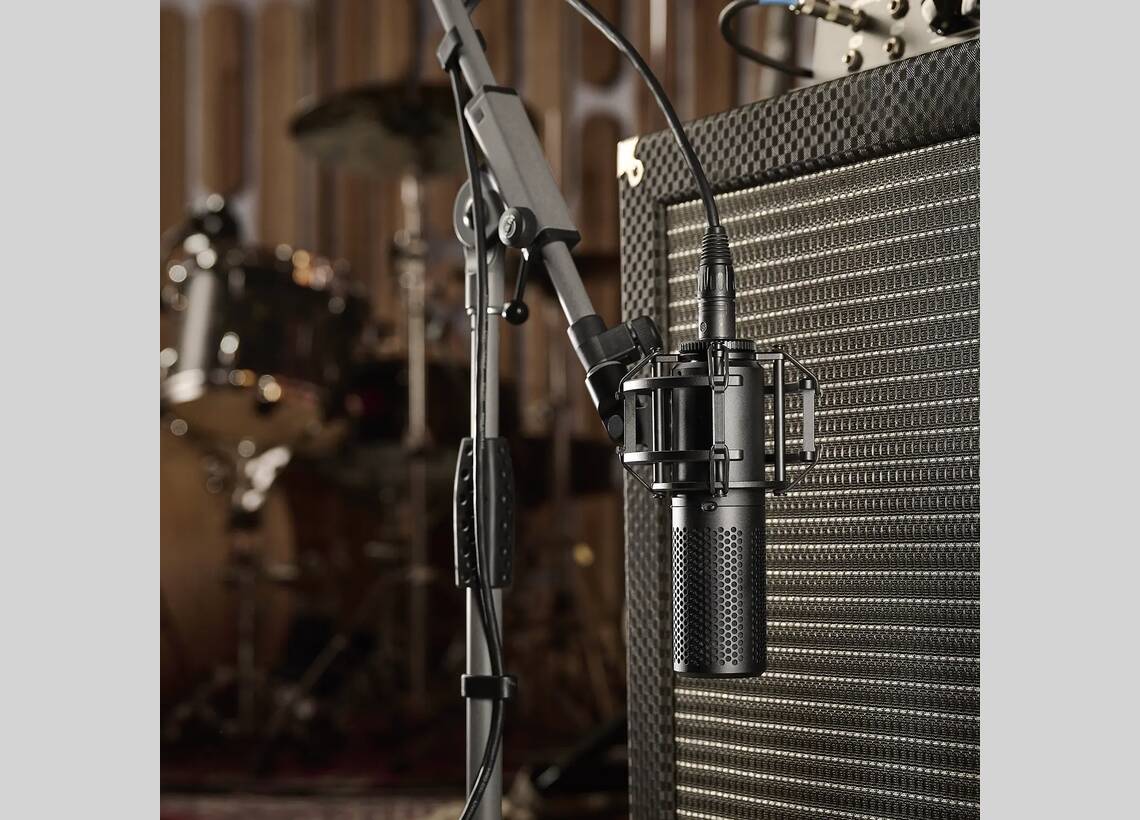 SHURE KSM40C - Large Diaphragm Cardioid Condenser Microphone