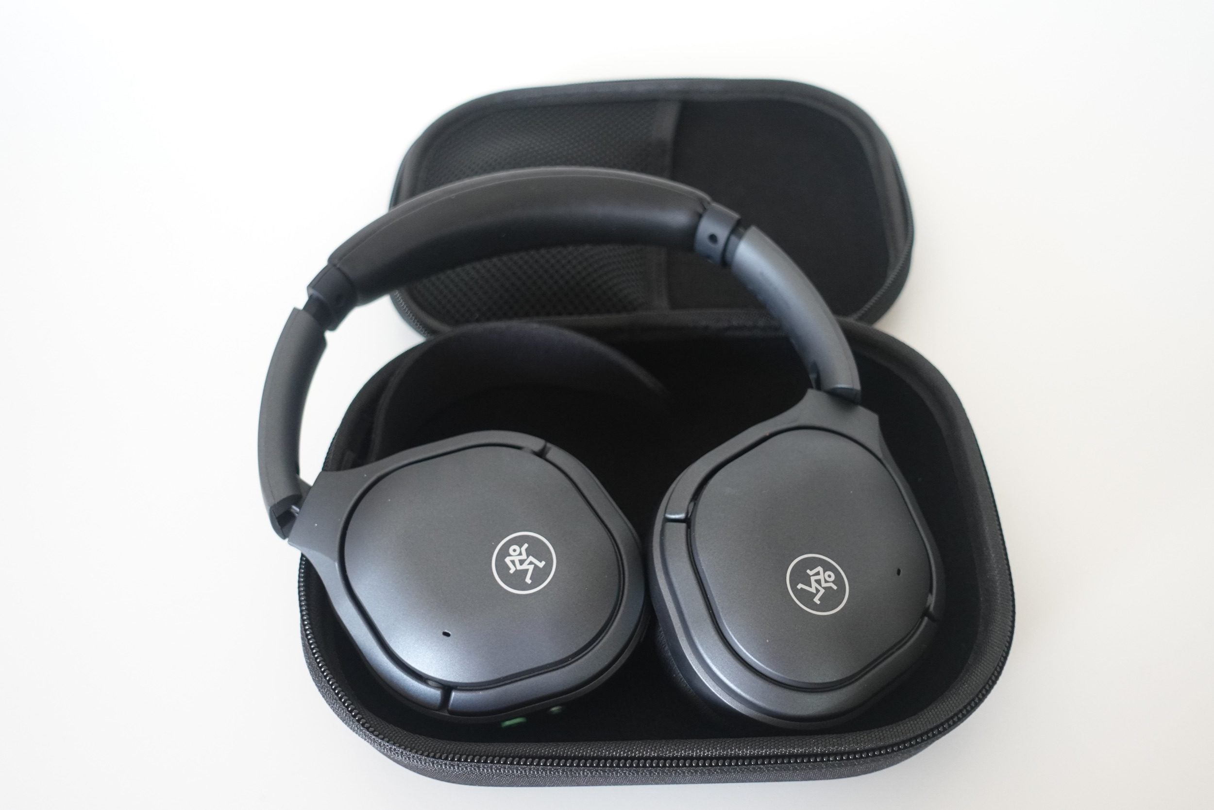 MACKIE MC-60BT WIRELESS NOISE CANCELLING HEADPHONES