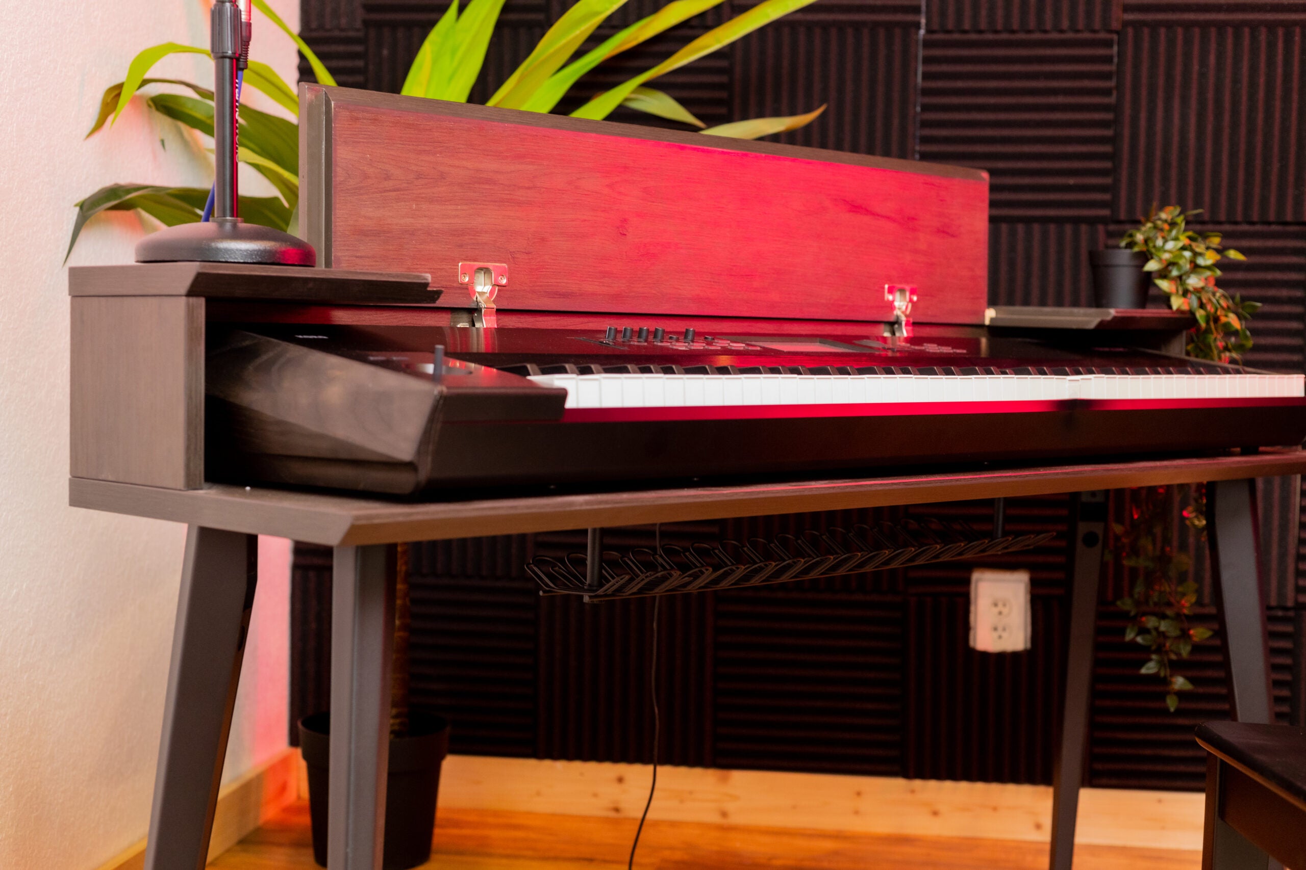 GATOR GFW-ELITEKEYTBL88-GRY Elite Furniture Series 88-Note Keyboard Table in Driftwood Grey Finish