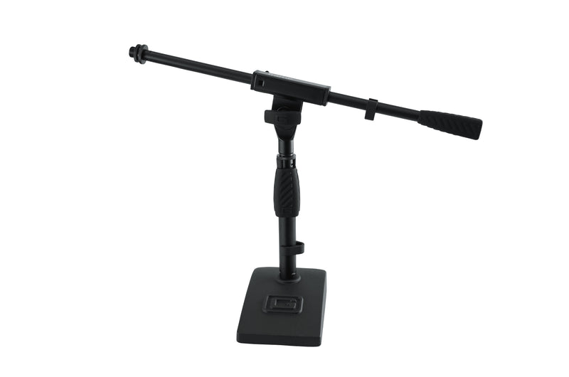 GATOR GFW-MIC-0821 Short mic stand with single section boom and twist clutch. Perfect bass drum or amp mic placement.