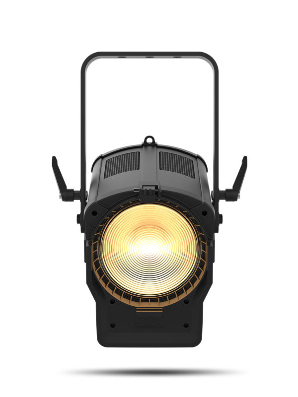 CHAUVET PRO OVATION-F145WW-2 -  flat field of warm white light with high CRI and a motorized zoom range of 16° to 65°,