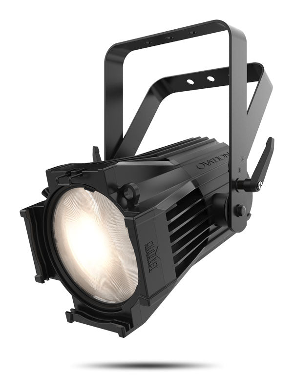 CHAUVET PRO OVATION-P56VW - homogenized, flat and even field of light from an advanced, single source LED - Chauvet Professional OVATION-P56VW Variable White LED Par Can.